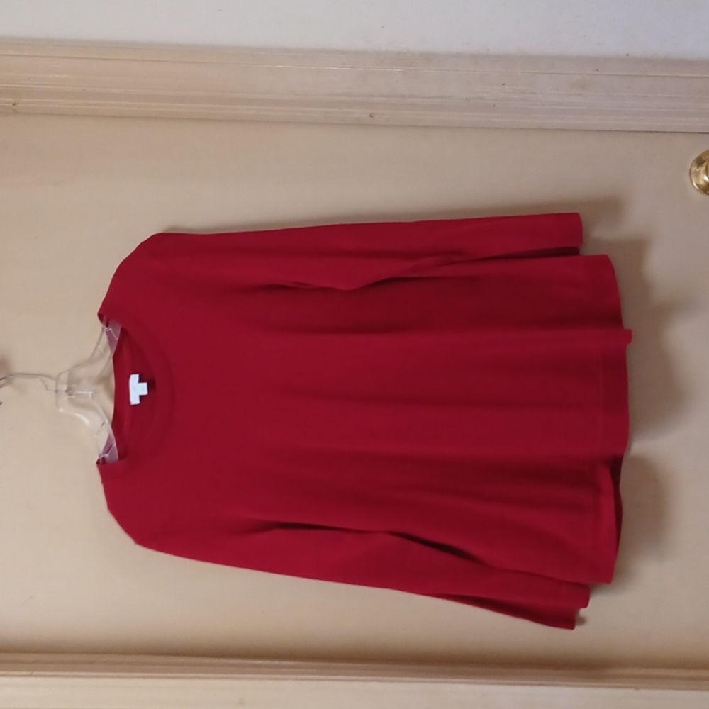 Jjll true red 55% cotton, 25% rayon 20% nylon l/s shirt tail sweater size M.